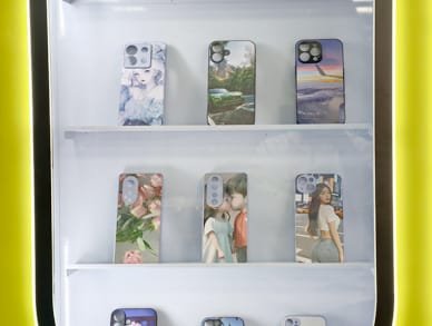 Mobile phone case display cabinet